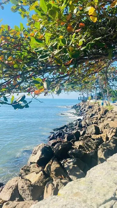 Apartamento Com Vista Pro Mar No Centro De Ubatuba - 2 Quartos E Cozinha Completa