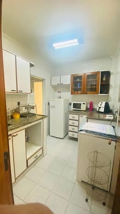 Apartamento Com Vista Pro Mar No Centro De Ubatuba - 2 Quartos E Cozinha Completa