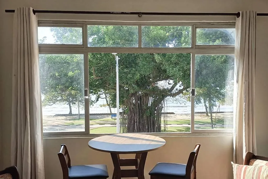 Apartamento Com Vista Pro Mar No Centro De Ubatuba - 2 Quartos E Cozinha Completa