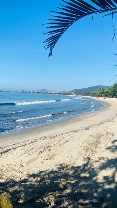 Apartamento Com Vista Pro Mar No Centro De Ubatuba - 2 Quartos E Cozinha Completa