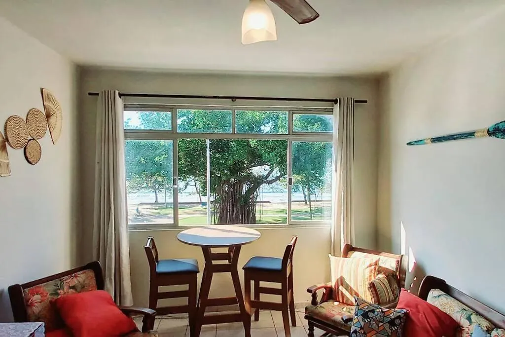 Apartamento Com Vista Pro Mar No Centro De Ubatuba - 2 Quartos E Cozinha Completa
