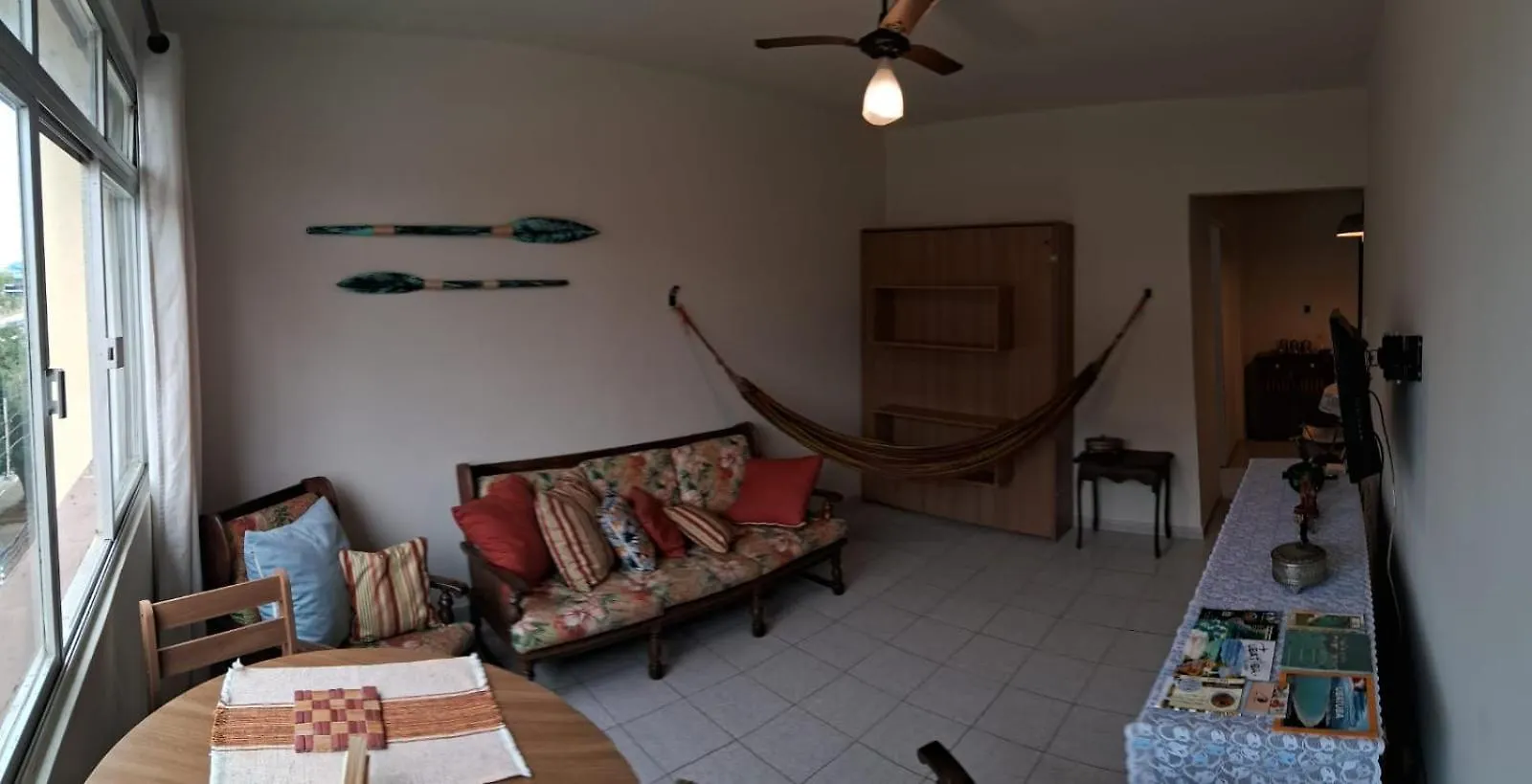 Apartamento Com Vista Pro Mar No Centro De Ubatuba - 2 Quartos E Cozinha Completa