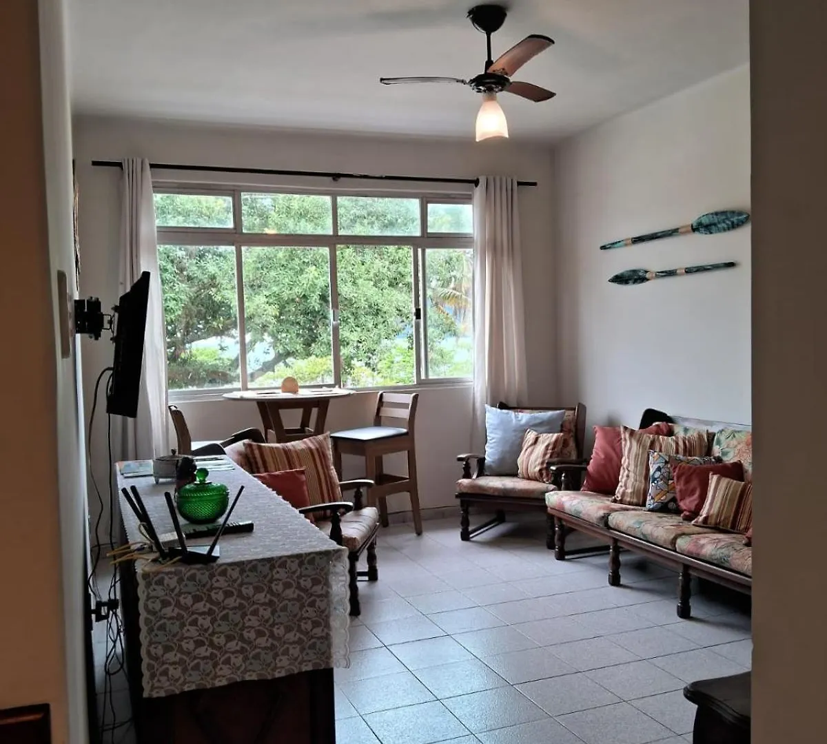Apartamento Com Vista Pro Mar No Centro De Ubatuba - 2 Quartos E Cozinha Completa