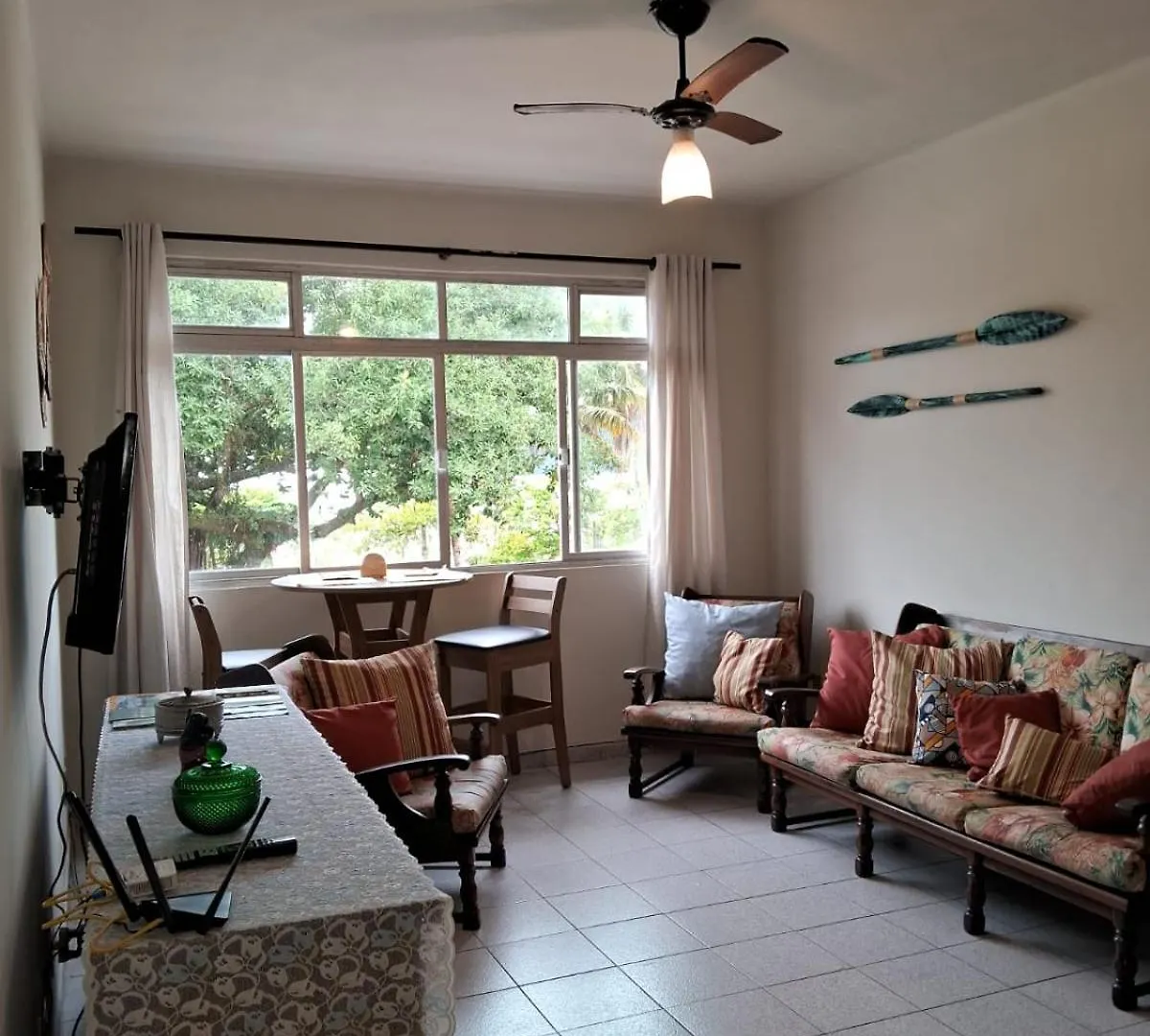 Apartamento Com Vista Pro Mar No Centro De Ubatuba - 2 Quartos E Cozinha Completa