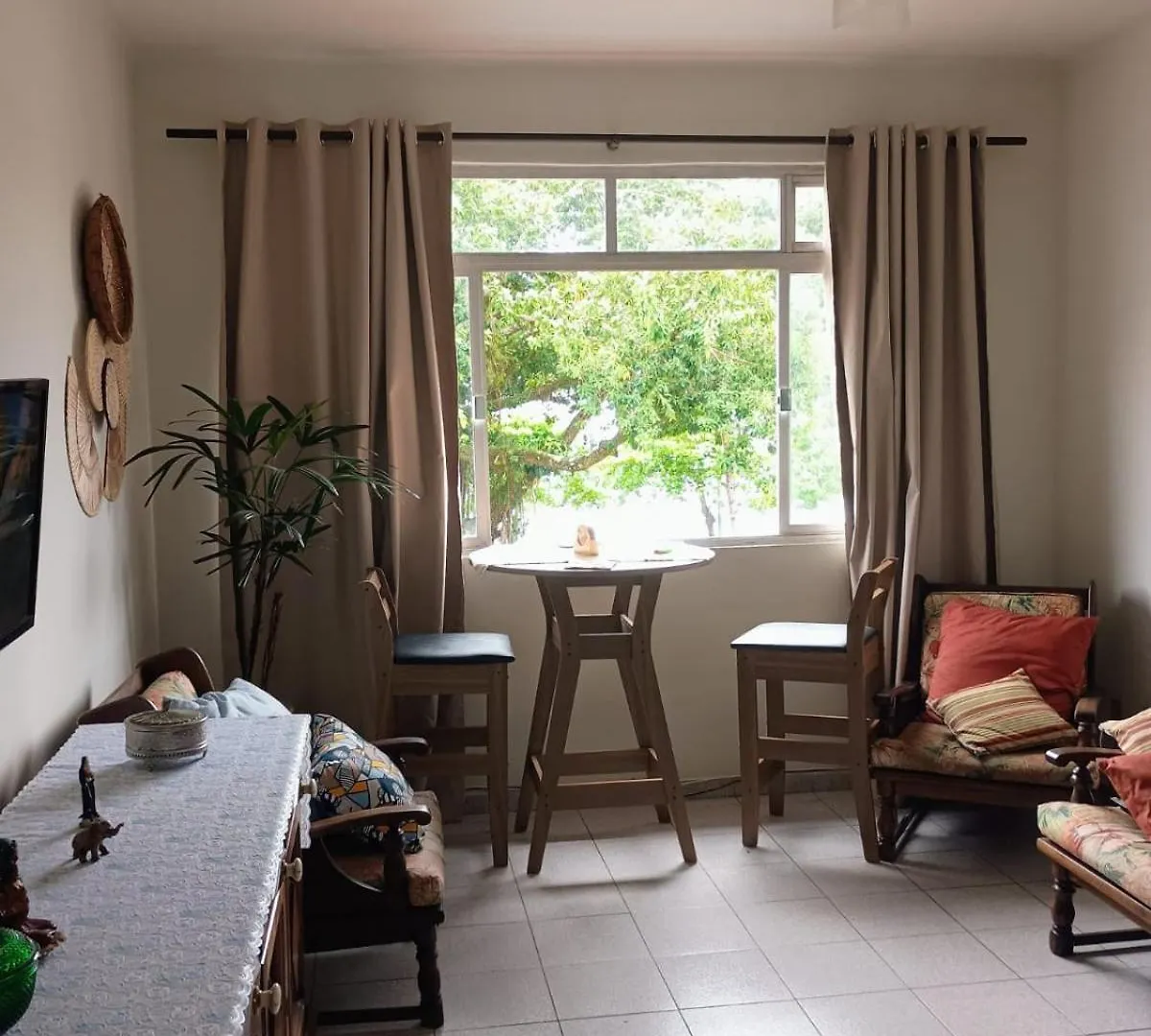 Apartamento Com Vista Pro Mar No Centro De Ubatuba - 2 Quartos E Cozinha Completa