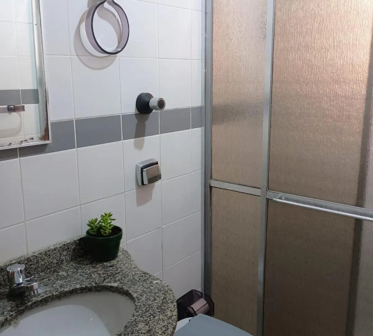 Apartamento Com Vista Pro Mar No Centro De Ubatuba - 2 Quartos E Cozinha Completa