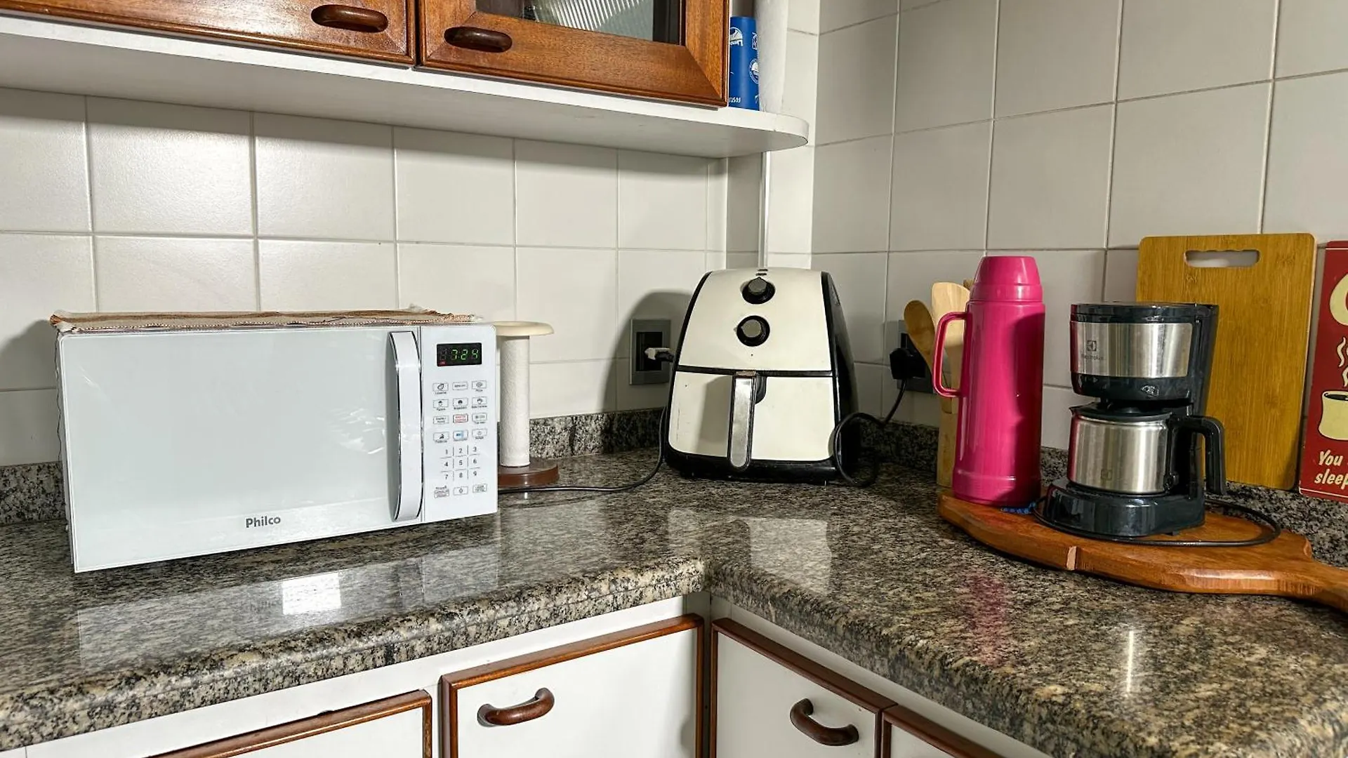Apartamento Com Vista Pro Mar No Centro De Ubatuba - 2 Quartos E Cozinha Completa