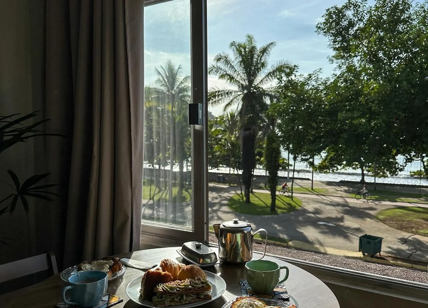 Apartamento Com Vista Pro Mar No Centro De Ubatuba - 2 Quartos E Cozinha Completa