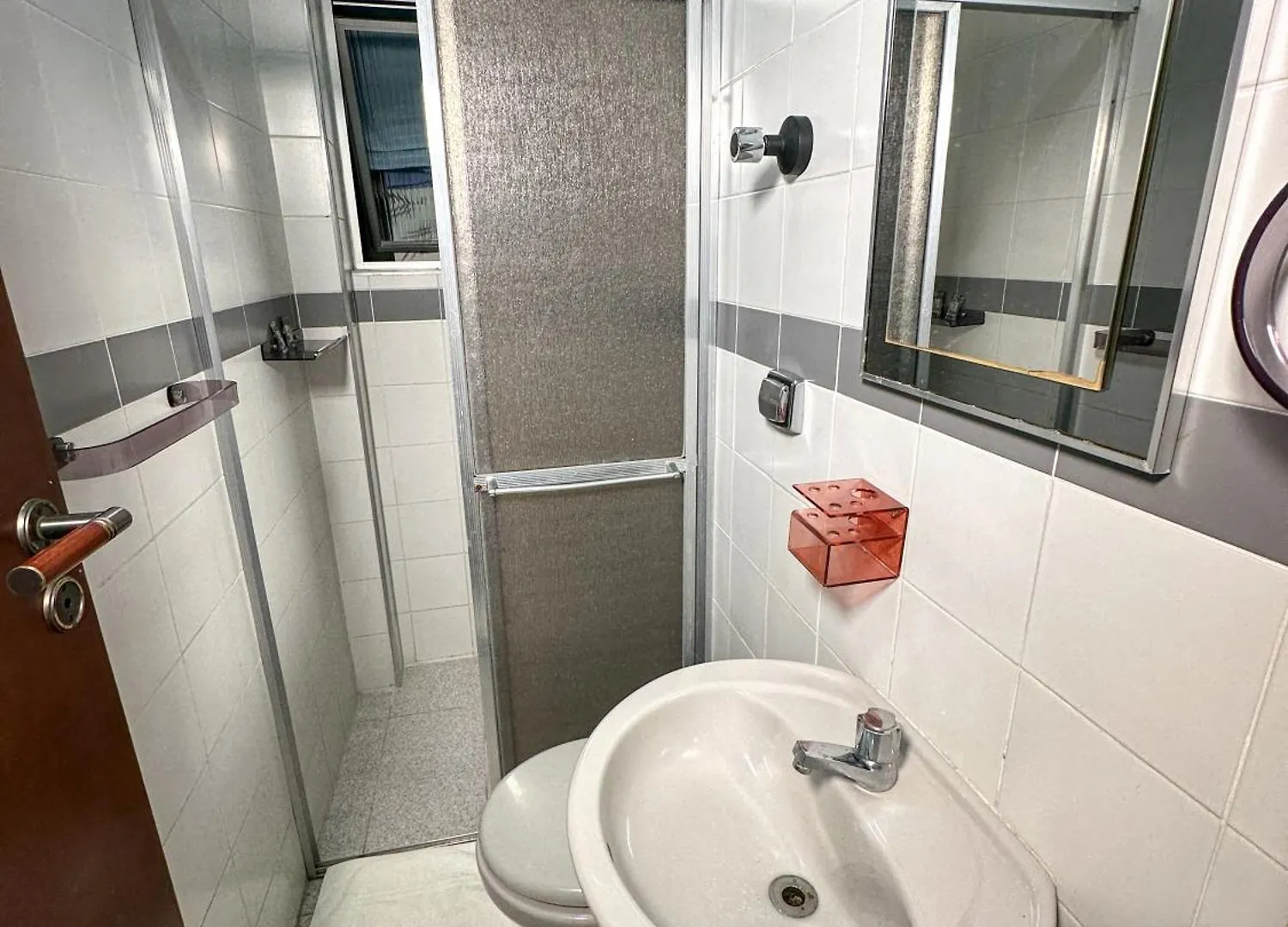 Apartamento Com Vista Pro Mar No Centro De Ubatuba - 2 Quartos E Cozinha Completa