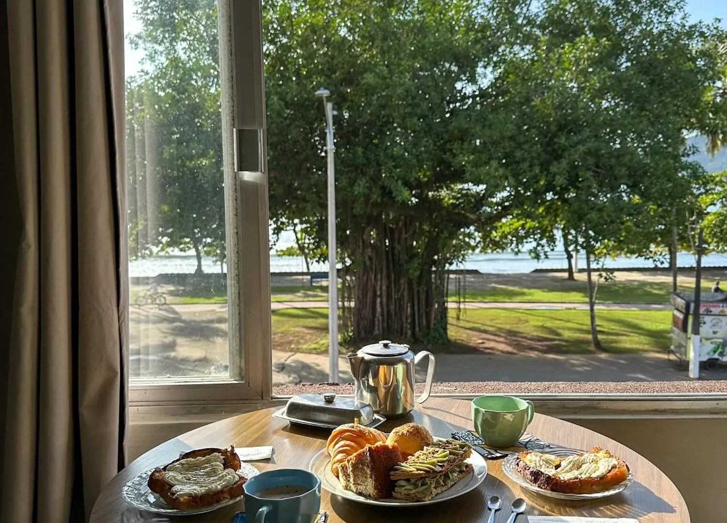 Apartamento Com Vista Pro Mar No Centro De Ubatuba - 2 Quartos E Cozinha Completa