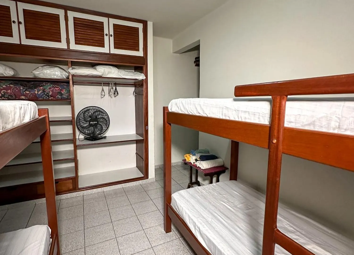 Apartamento Com Vista Pro Mar No Centro De Ubatuba - 2 Quartos E Cozinha Completa