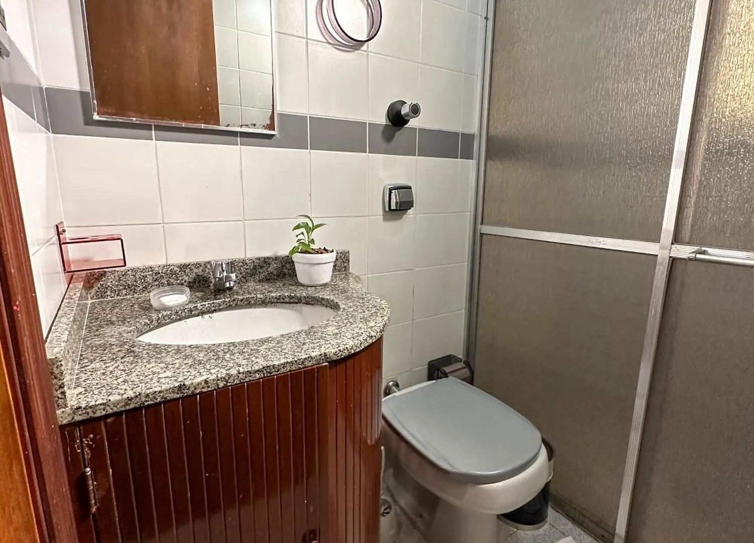 Apartamento Com Vista Pro Mar No Centro De Ubatuba - 2 Quartos E Cozinha Completa