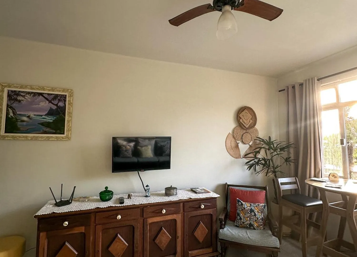 Apartamento Com Vista Pro Mar No Centro De Ubatuba - 2 Quartos E Cozinha Completa
